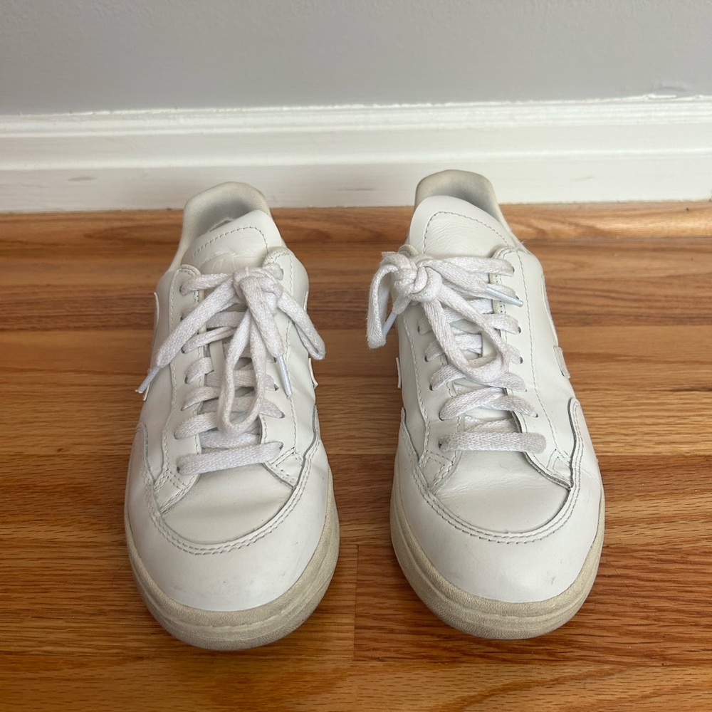 Veja V-12 Leather White, Size 38 (7.5)